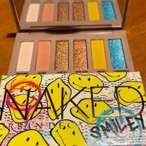 Urban Decay Naked Smiley Eyeshadow Palette